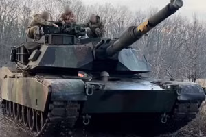 Hình ảnh hiếm về xe tăng Abrams tại Ukraine được công bố.