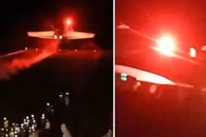 Tiêm kích hạm Mỹ cất cánh tấn công Houthi tối 12/1.