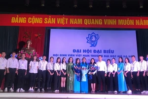 Ban chấp hành Hội sinh viên Trường ĐH Mở Hà Nội, nhiệm kỳ 2020 – 2023 ra mắt Đại hội.