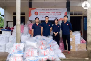 Trường Marie Curie hỗ trợ hơn 20 tấn hàng cho thầy - trò miền Trung