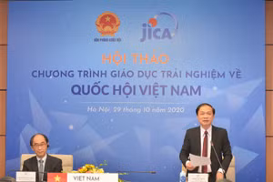 Ông Phạm Tất Thắng - Phó Chủ nhiệm Ủy ban Văn hóa, Giáo dục, Thanh niên, Thiếu niên và Nhi đồng của Quốc hội phát biểu khai mạc hội thảo.