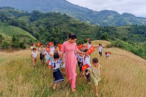 Lễ khai giảng trên Ngọc Linh. Ảnh minh họa/internet