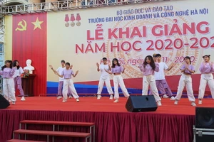 Văn nghệ chào mừng