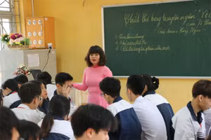 Cô Bùi Thị Ngọc Lan tham gia Hội giảng mùa xuân của Trường THTP Hoàng Cầu. Ảnh: NVCC