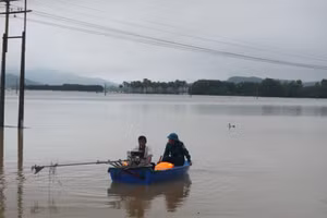 Nhiều nơi ở xã Tượng Sơn ngập trong biển nước.