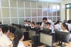 Trường Đại học Hồng Đức cho biết, với điều kiện cơ sở vật chất, nhân lực có thể đào tạo khoảng 100 sinh viên ngành sư phạm Tin học.