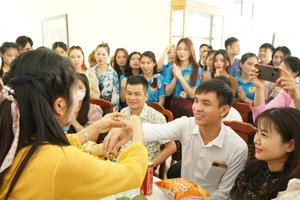 Trường Đại học Văn hoá Thể thao và Du lịch Thanh Hoá tổ chức Tết cho sinh viên Lào.