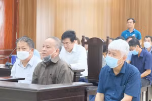 Các bị cáo tại phiên xét xử.