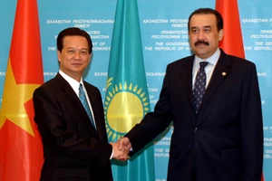 Thủ tướng Nguyễn Tấn Dũng hội đàm với Thủ tướng Kazakhstan