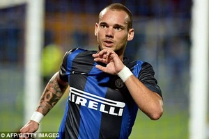 Man United, Man City, Spurs và Chelsea vẫn có thể giành Sneijder