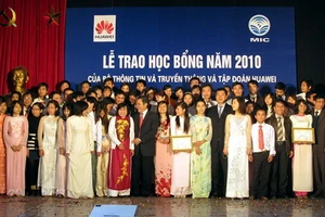 Trao 70 suất học bổng chuyên ngành viễn thông, CNTT