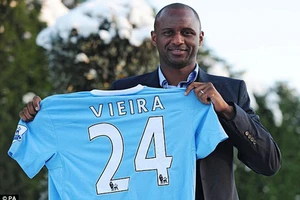 Tiền vệ Patrick Vieira quyết định &quot;treo giầy&quot;