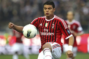 AC Milan &quot;trói&quot; Thiago Silva thêm 5 năm