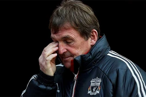 Liverpool bất ngờ sa thải HLV Kenny Dalglish