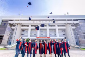 Sinh viên Đại học Quốc gia TPHCM trong ngày vui tốt nghiệp. 