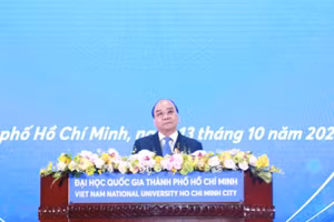 Chủ tịch nước Nguyễn Xuân Phúc phát biểu tại lễ khai khóa năm học 2022-2023 của ĐHQG TP.HCM.
