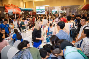 Triển lãm giáo dục đại học Pháp những năm trước thu hút nhiều sự quan tâm của học sinh, phụ huynh.