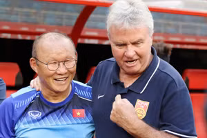 "Phù thuỷ" Guus Hiddink chính thức nghỉ hưu sau 39 năm huấn luyện.