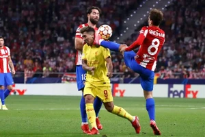 Griezmann từ người hùng hoá tội đồ trong trận thua của Atletico Madrid.