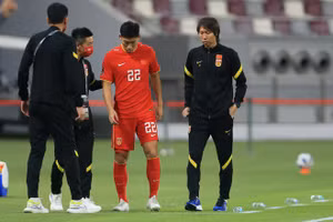 Đoàn quân của Li Tie được đãi ngộ lớn nhưng cũng gặp sức ép lớn trước trận gặp tuyển Việt Nam.