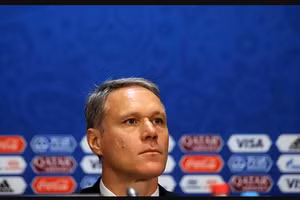 Huyền thoại Van Basten "cạch" nghề huấn luyện viên bóng đá.