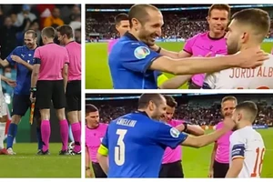 Giorgio Chiellini (áo xanh) và Jordi Alba trước loạt sút luân lưu ở trận bán kết Euro 2020.