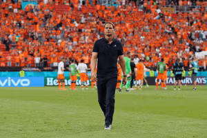 Frank de Boer trở thành HLV đầu tiên mất việc tại Euro 2020.