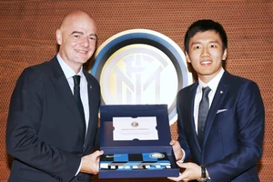 Chủ tịch Inter Milan Steven Zhang và Chủ tịch FIFA Gianni Infantino.