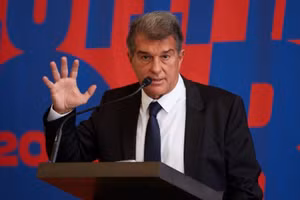 Ứng viên Joan Laporta tranh luận "dậy sóng" trước bầu cử ngày 7/3.