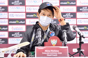 HLV Akira Nishino chịu nhiều áp lực trước cuộc đối đầu Thái Lan với UAE.