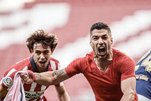 Suarez ăn mừng bàn thắng ấn định tỷ số 2-1 cho Atletico ở phút 89.