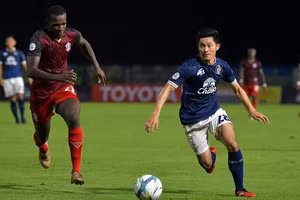 Phoutthasay Khochalern hiện đang chơi bóng tại Thái Lan.