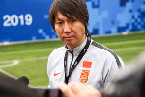 Huấn luyện viên Li Tie bị nghi ngờ năng lực cầm quân tại đội tuyển Trung Quốc.