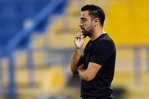 Tờ Marca lo lắng Xavi sẽ giẫm lên vết xe đổ của Koeman hay Solkjaer.