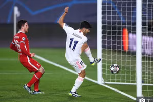 Asensio ghi bàn nâng tỷ số lên 2-0 cho Real Madrid ở phút 36.