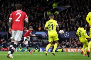 Cú vua lê tuyệt đẹp của Alex Telles mở ra cuộc lội ngược dòng của Man Utd.