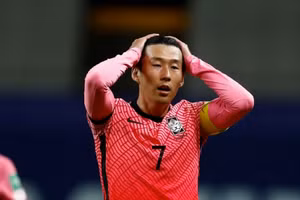 Son dính chấn thương rời tuyển Hàn Quốc.