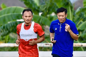 Trọng Hoàng đang phải tập riêng cùng trợ lý Thạch Bảo Khanh.