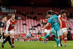 Jota thi đấu chói sáng sau khi được tung vào sân từ băng dự bị.