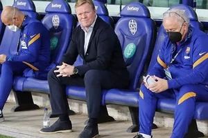 Ronald Koeman thừa nhận nguy cơ bị Barca sa thải.