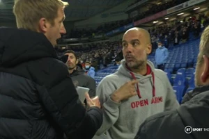 Pep Guardiola và Graham Potter tranh cãi nảy lửa.