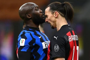 Lukaku (trái) và Ibrahimovic nhiều lần "gây chiến" với nhau.