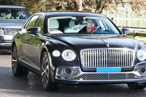 Ronaldo vừa khoe chiếc siêu xe Bentley Flying Spur trị giá 250.000 euro.