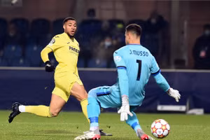 Villarreal (áo vàng) giành tấm vé cuối cùng vào vòng 16 đội Champions League.