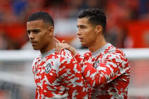 Greenwood thờ ơ với đàn anh Ronaldo.
