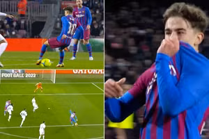 Gavi ăn mừng bàn thắng đầu tiên cho Barca.