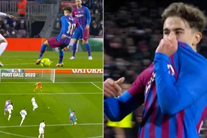 Gavi ăn mừng bàn thắng đầu tiên cho Barca.