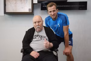 Cố huyền thoại Greaves tiền đạo Harry Kane của Tottenham.