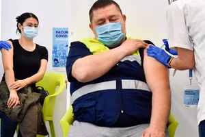 Tiêm vắc-xin ngừa Covid-19 của Johnson & Johnson tại Tây Ban Nha. (Ảnh AFP). 