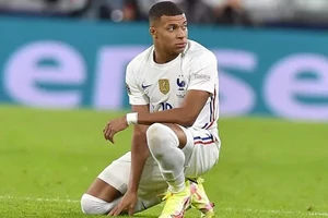 Gia đình Mbappe không ít lần tranh cãi vì chọn bến đỗ cho anh.